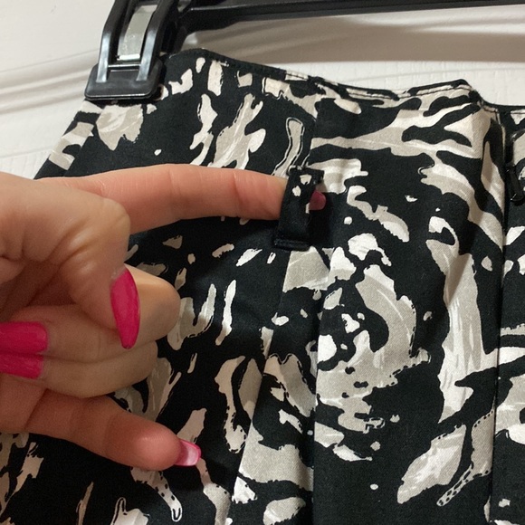 Jacob black, white, grey flower/abstract pencil skirt - Picture 6 of 6